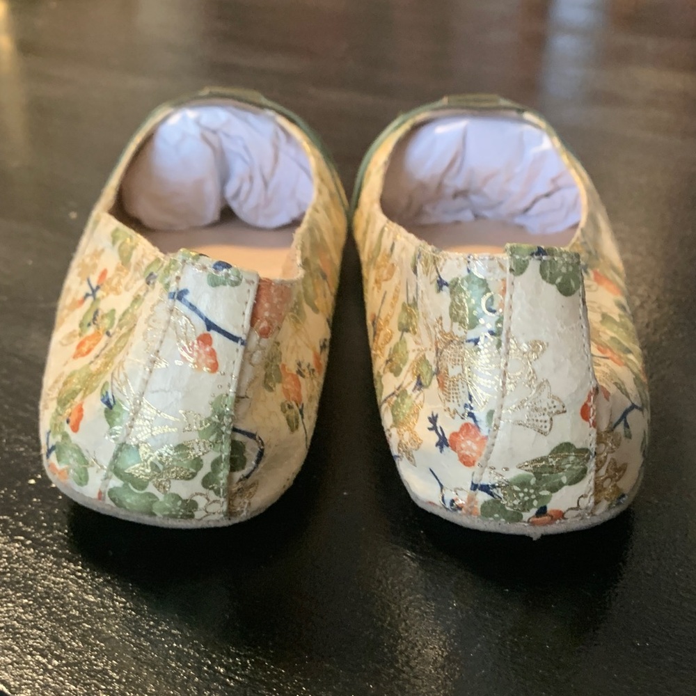 Bernie Mev- Floral Ballet Flats with Green Accents - Picture 5 of 8